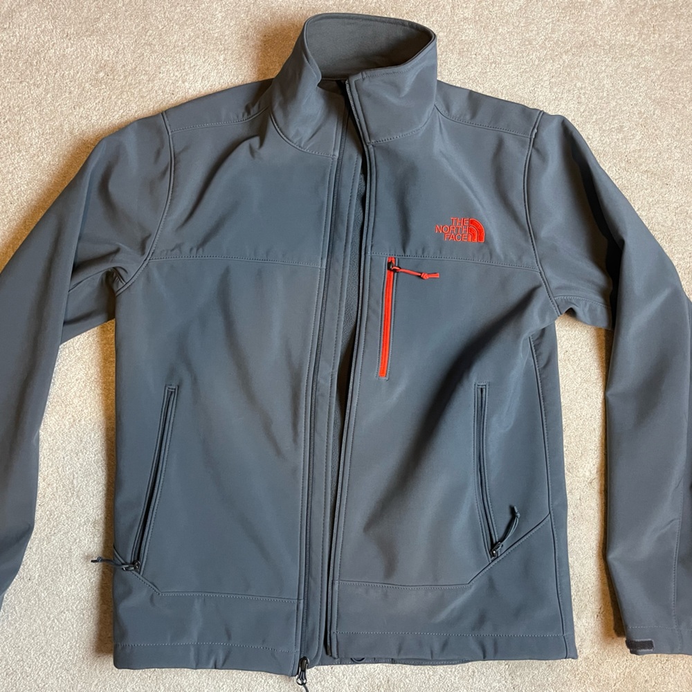 Men’s soft shell North Face jacket